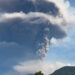 Vulcanul Lewotobi Laki-laki a erupt de opt ori. Indonezia ridică nivelul de alertă