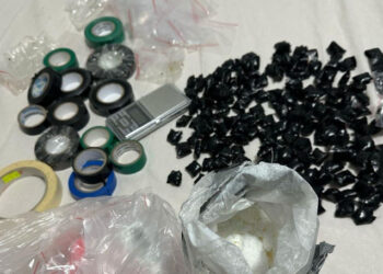 Doi traficanți de droguri, reținuți în flagrant la Chișinău: peste jumătate de milion de lei în substanțe narcotice ridicate de polițiști