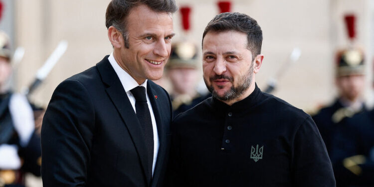 Макрон заявил, что Франция не может дать больше оружия Украине