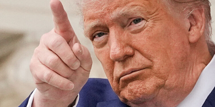 «Путин играет с огнем»: Трамп рассказал, как он спасает Россию