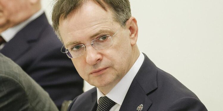 Мединский назвал возможное время начала встречи с Украиной