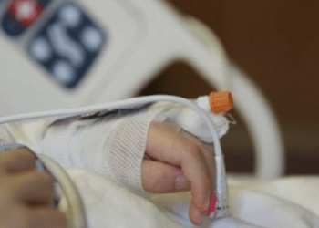 Copilul căzut de la etajul 5 în Bender luptă pentru viață: „Starea rămâne gravă”