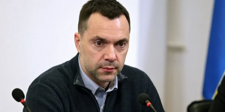 YouTube заблокировал канал Арестовича и других подсанкционных лиц