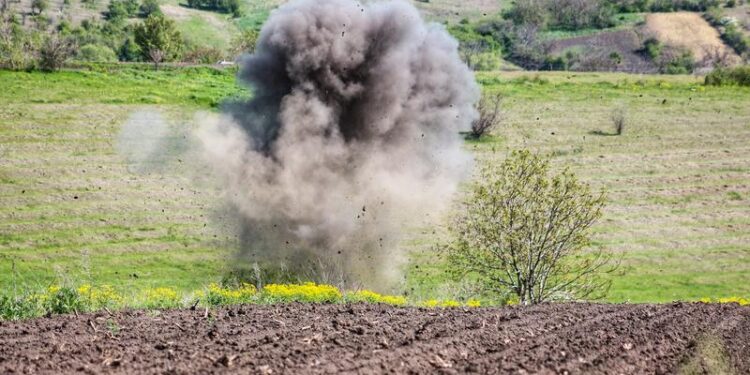 Peste 200 de obiecte explozive, nimicite pe teritoriul Republicii Moldova, în luna aprilie: Una dintre cele mai periculoase misiuni de deminare