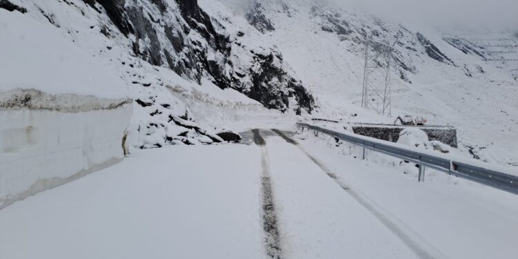 В горах Румынии выпал снег. Трансфэгэраш в любом случае откроется, обещают власти