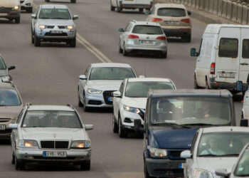 Coșmar în trafic pe strada Vasile Lupu din Chișinău: Ambuteiaje uriașe și lucrări interminabile ce testează răbdarea șoferilor |VIDEO