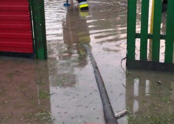 Ploile abundente au provocat inundații și pagube în mai multe localități.