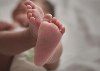 Nou-născut venit pe lume în ambulanță, fără complicații