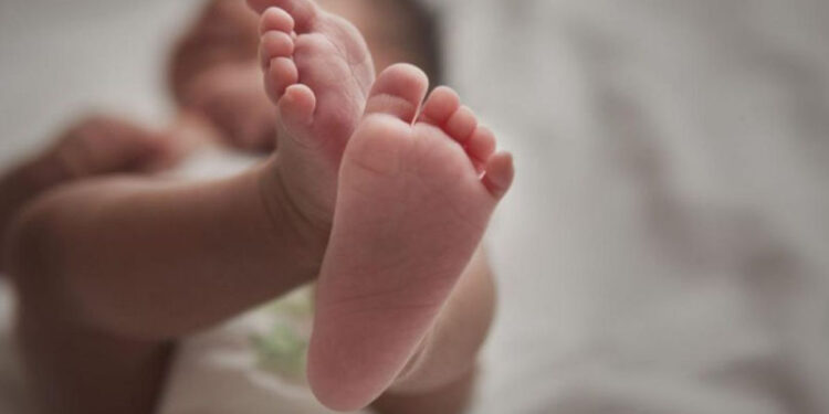 Nou-născut venit pe lume în ambulanță, fără complicații