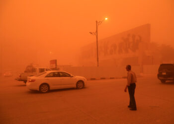 Furtuni de nisip au paralizat Orientul Mijlociu: vizibilitate redusă și cer portocaliu în mai multe țări