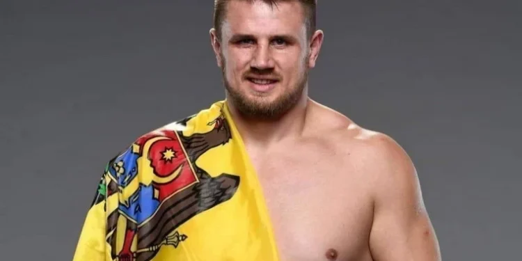 Alexandr Romanov va lupta cu Valentin Moldavski în semifinalele Grand Prix-ului PFL la categoria grea