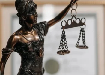 Un judecător, trimis în judecată pentru fals în declarații