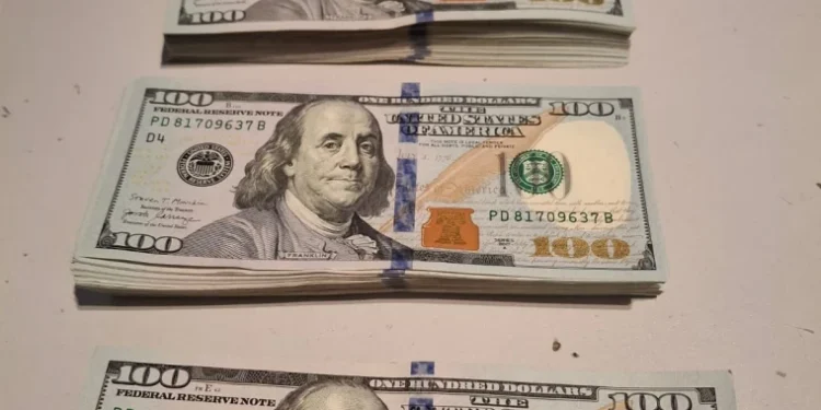 Tentativă de scoatere ilicită a valutei din țară la Aeroportul Chișinău