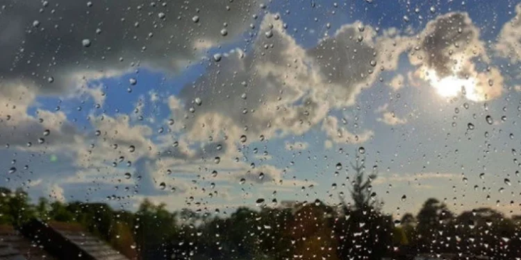 Vreme instabilă pe 26 mai: Ploi și temperaturi scăzute în toată țara