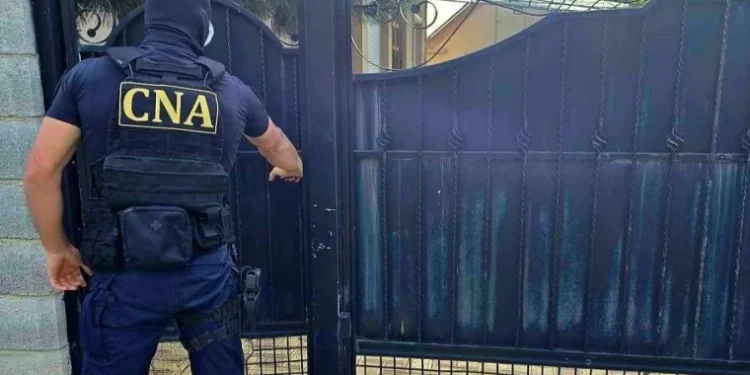 CNA descinde în peste 50 de locații într-un dosar de corupție major