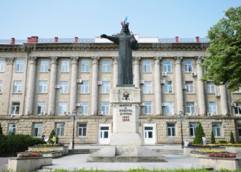 Situaţie excepţională la Bălţi: un gol, depistat sub stratul de beton al carosabilului unei străzi