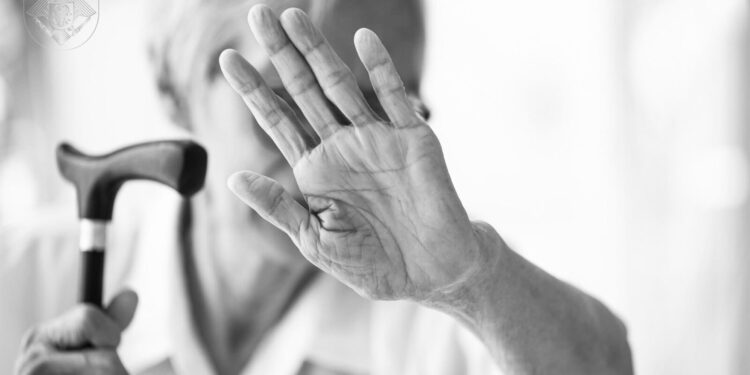 Doi ani de închisoare pentru un bărbat din Chișinău, acuzat de violență împotriva mamei sale