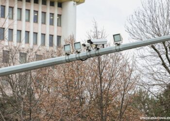 Șoferi fără centură și care vorbesc la telefon. Încălcări fixate de camerele de pe șosele