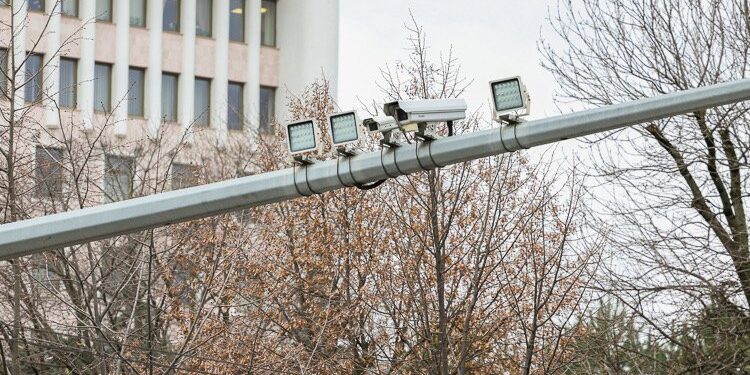 Șoferi fără centură și care vorbesc la telefon. Încălcări fixate de camerele de pe șosele