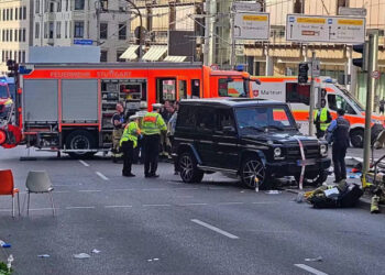 Mai mulţi răniţi după ce o maşină a intrat în pietoni, într-o intersecție din oraşul german Stuttgart