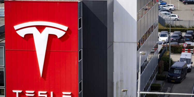 Vânzările Tesla s-au prăbușit în aprilie în majoritatea țărilor din Europa