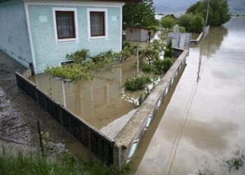Красный код из-за угрозы наводнений в Румынии, после проливных дождей