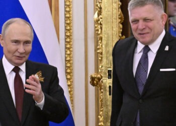 Premierul slovac a luat în derâdere „încercările UE de a-l împiedica să participe la parada de la Moscova”. Ce a vorbit cu Putin