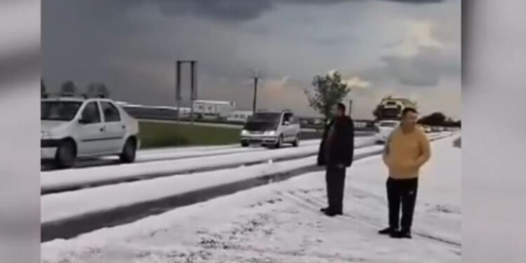 Grindina face ravagii în Romînia. A plouat cu gheață în mai multe județe