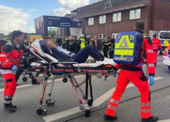 Atac cu cuțitul în gara centrală din Hamburg: Ce spun polițiștii despre femeia care a rănit 18 oameni