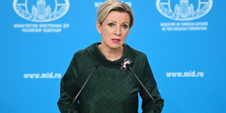 Захарова назвала безумием слухи о якобы вмешательстве России в выборы в Румынии