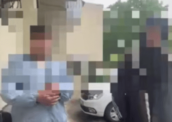 Au furat o mașină și au fugit din oraș: Doi minori, cercetați penal