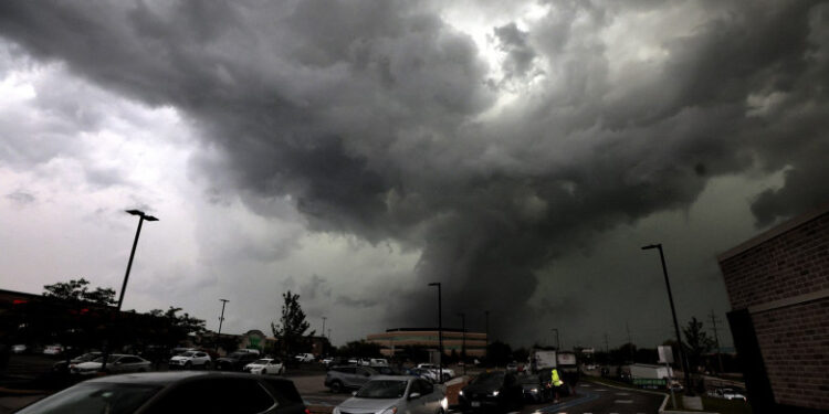 Tornade și furtuni puternice în SUA: cel puțin 27 de morți în Missouri şi Kentucky