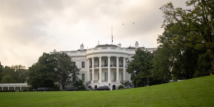 Administrația Trump are de gând să trimită acasă 200.000 de ucraineni, plus alți imigranți