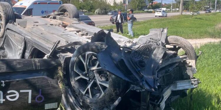 Accident grav pe șoseaua Hîncești. Doi șoferi implicați au fost transportați la spital