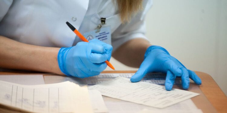 В Молдове за год из системы здравоохранения ушли более 11 тысяч медсестёр