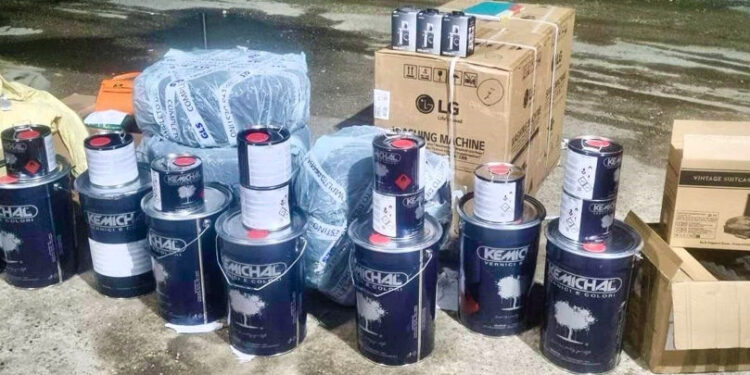 Mărfuri nedeclarate de 100.000 de lei, depistate într-un autocar venit din Italia