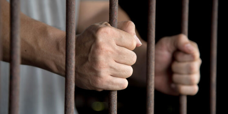 15 ani de închisoare pentru un bărbat din Florești care și-a violat fiica vitregă