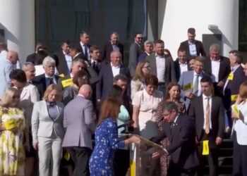 Vrei în Europa? Plătește! Conferința PAS – târguială politică cu miros de corupție