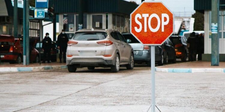 Circulație sistată temporar la frontiera moldo-română în noaptea de 8 mai