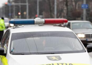 Copil de 4 ani la un pas de a fi strivit de un SUV sub geamurile Consulatului României, la Cahul