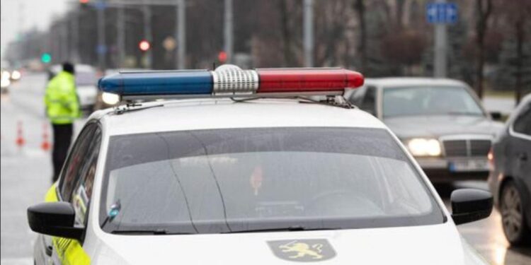 Copil de 4 ani la un pas de a fi strivit de un SUV sub geamurile Consulatului României, la Cahul