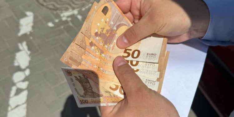 Carabinier reținut pentru mită de 450 de euro în Bălți