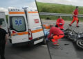 Doi tineri, la spital după ce motocicleta lor s-a izbit de o mașină