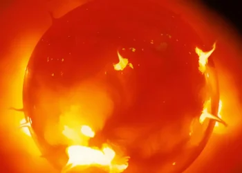 Erupțiile solare uriașe vor provoca întreruperi de curent pe Pământ, avertizează NASA