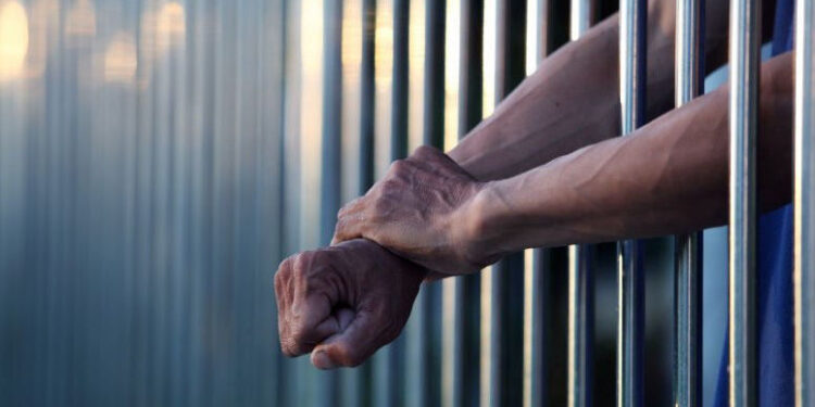 Un bărbat din Ungheni, condamnat la 10 ani de închisoare pentru violență în familie soldată cu moartea tatălui său