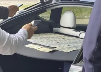 Doi funcționari vamali reținuți de CNA pentru corupere pasivă în circumstanțe agravante