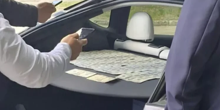 Doi funcționari vamali reținuți de CNA pentru corupere pasivă în circumstanțe agravante