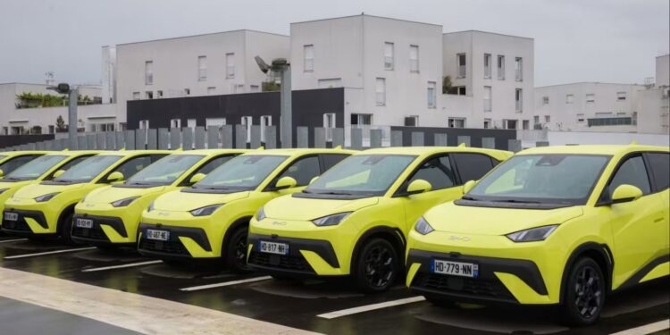 Китайские электромобили впервые продаются в Европе лучше, чем Tesla