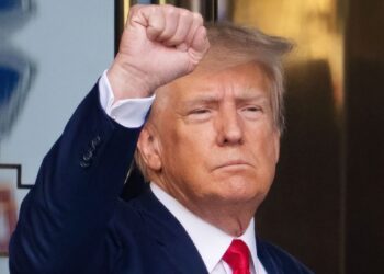Трамп: пора принимать решения по урегулированию украинского конфликта