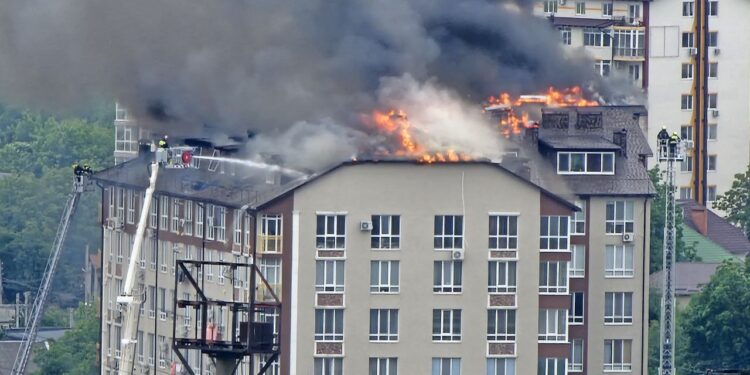 Aproape toată periferia Chișinăului și o parte din străzile capitalei au rămas fără curent din cauza unui incendiu puternic în Durlești